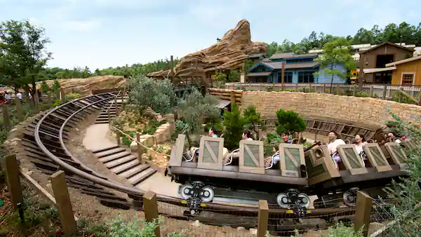 grizzly gulch hong kong disneyland
