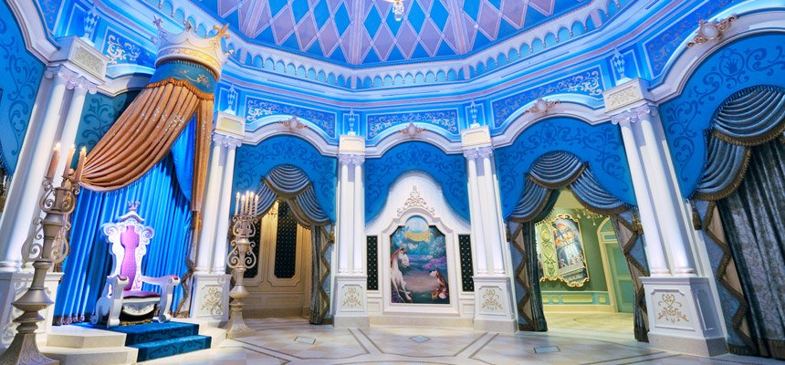 interior del castillo de cenicienta en fantasyland