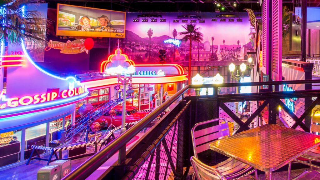 Restaurant en Coulisse en Front Lot. 