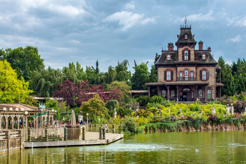 La historia de Frontierland en Disneyland Paris: la leyenda de Thunder Mesa